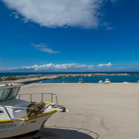 Yiota Harbour House 1 Min Walk To The Beach Appartement *
