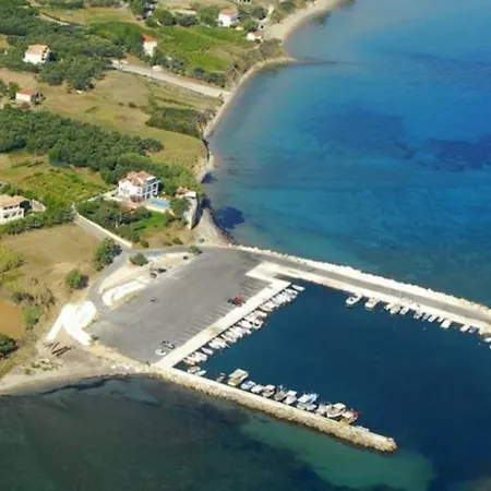 Yiota Harbour House 1 Min Walk To The Beach