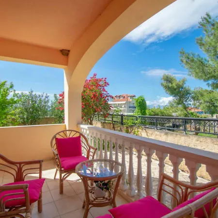 Apartment Yiota Harbour House 1 Min Walk To The Beach