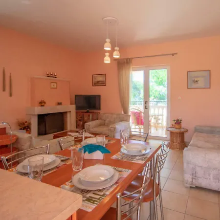 Yiota Harbour House 1 Min Walk To The Beach Apartment